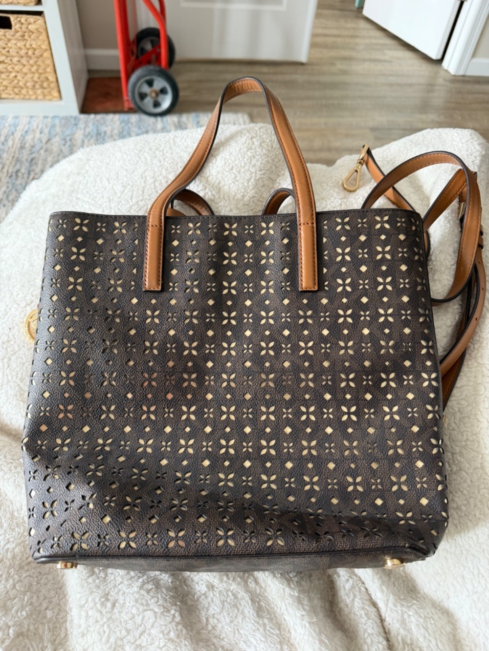 Handbag - Picture 3 of 5
